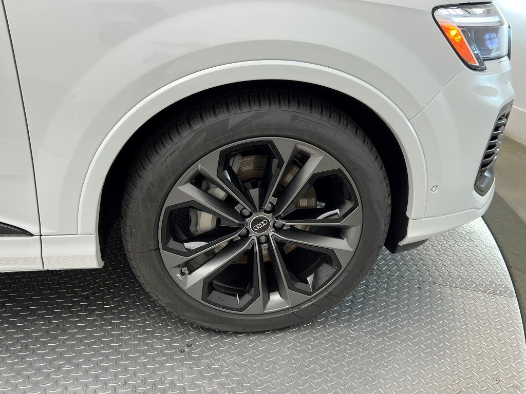 Thumbnail: 2026 Audi Q7 - 15