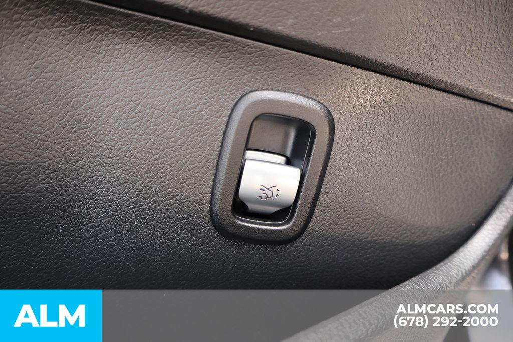 Used 2025 Black Mercedes-Benz C 300 image 18