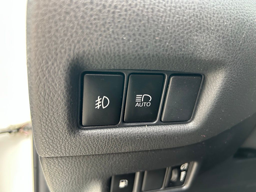 Thumbnail: 2018 Toyota C-HR - 17