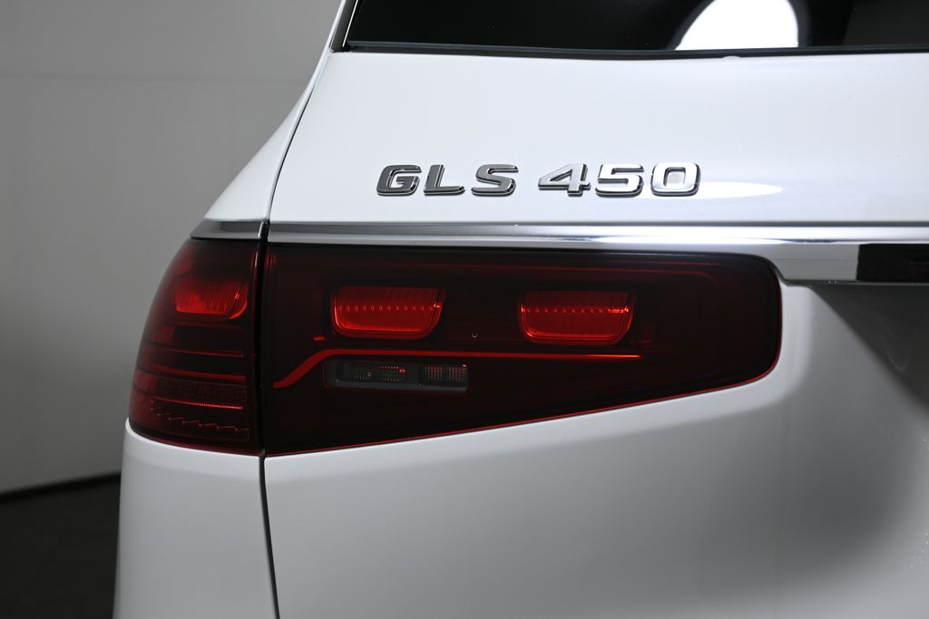 2025 Mercedes-Benz GLS 450 4MATIC 12