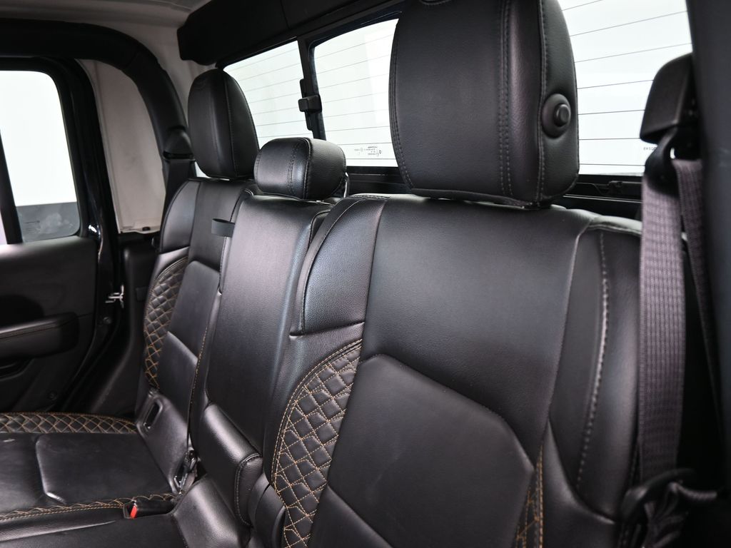 Used 2022 Black Clearcoat Jeep High Altitude image 31