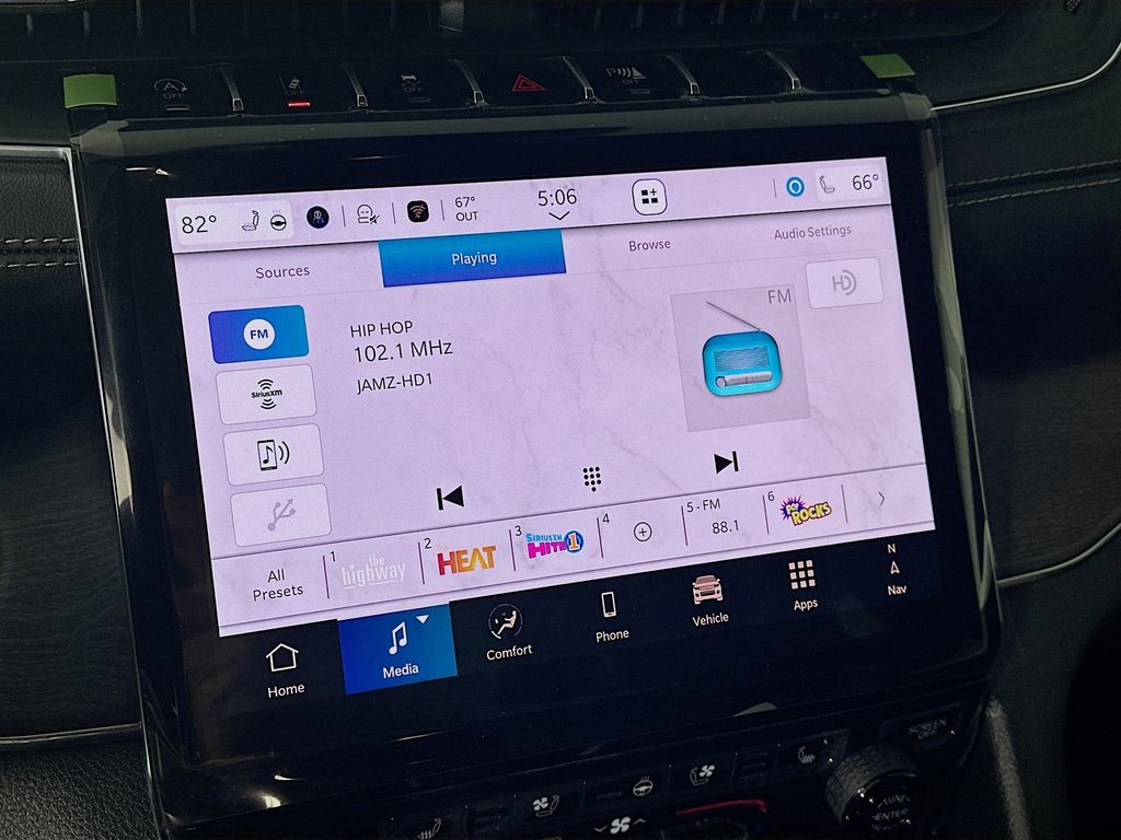 New 2025 Silver Jeep Overland image 13