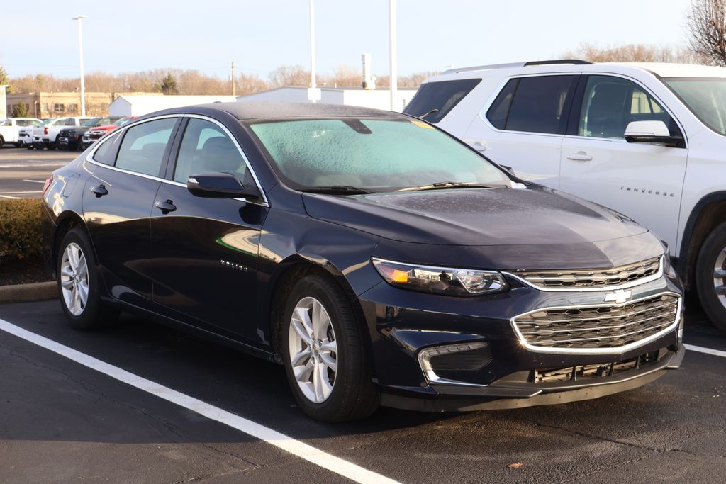 Thumbnail: 2017 Chevrolet Malibu - 3