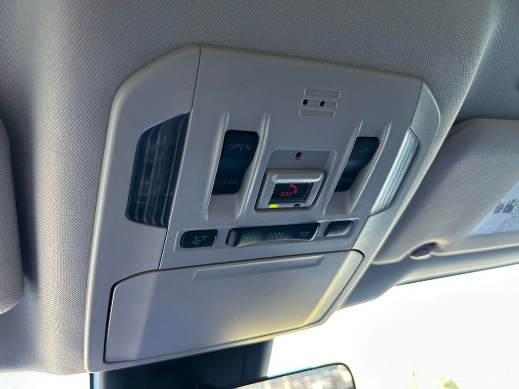 Thumbnail: 2023 Toyota Highlander - 31