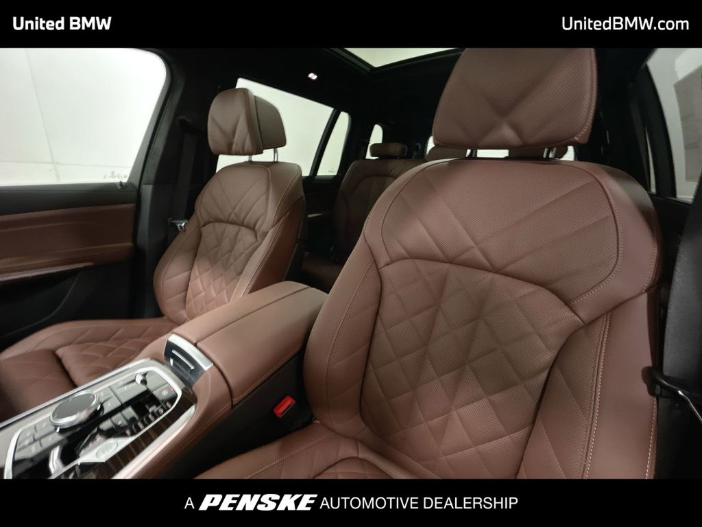 Thumbnail: 2026 BMW X7 - 13