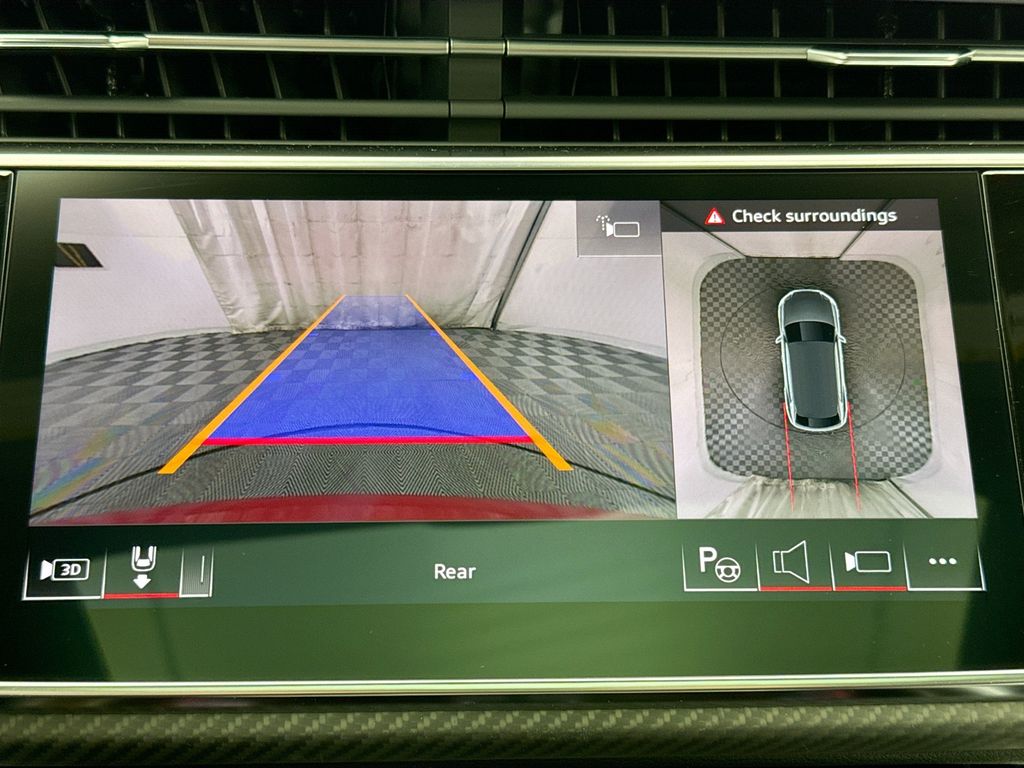 Thumbnail: 2026 Audi SQ8 - 16