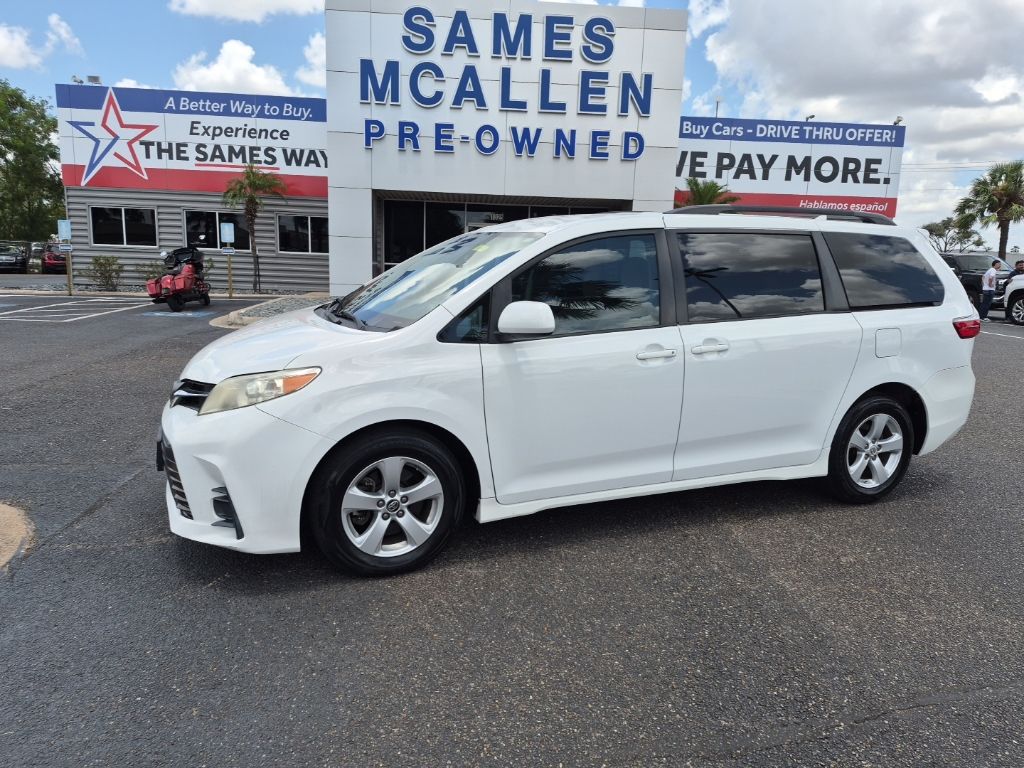 2018 Toyota Sienna LE 7-Passenger FWD with Auto-Access Seat