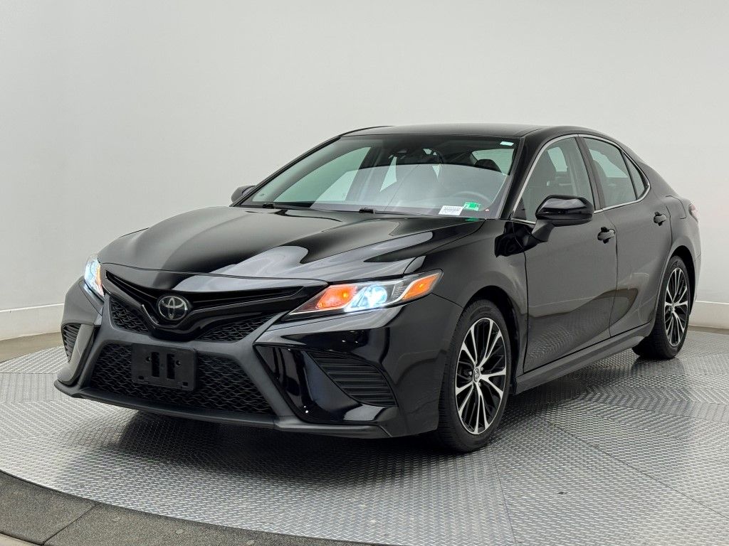 2019 Toyota Camry SE 4