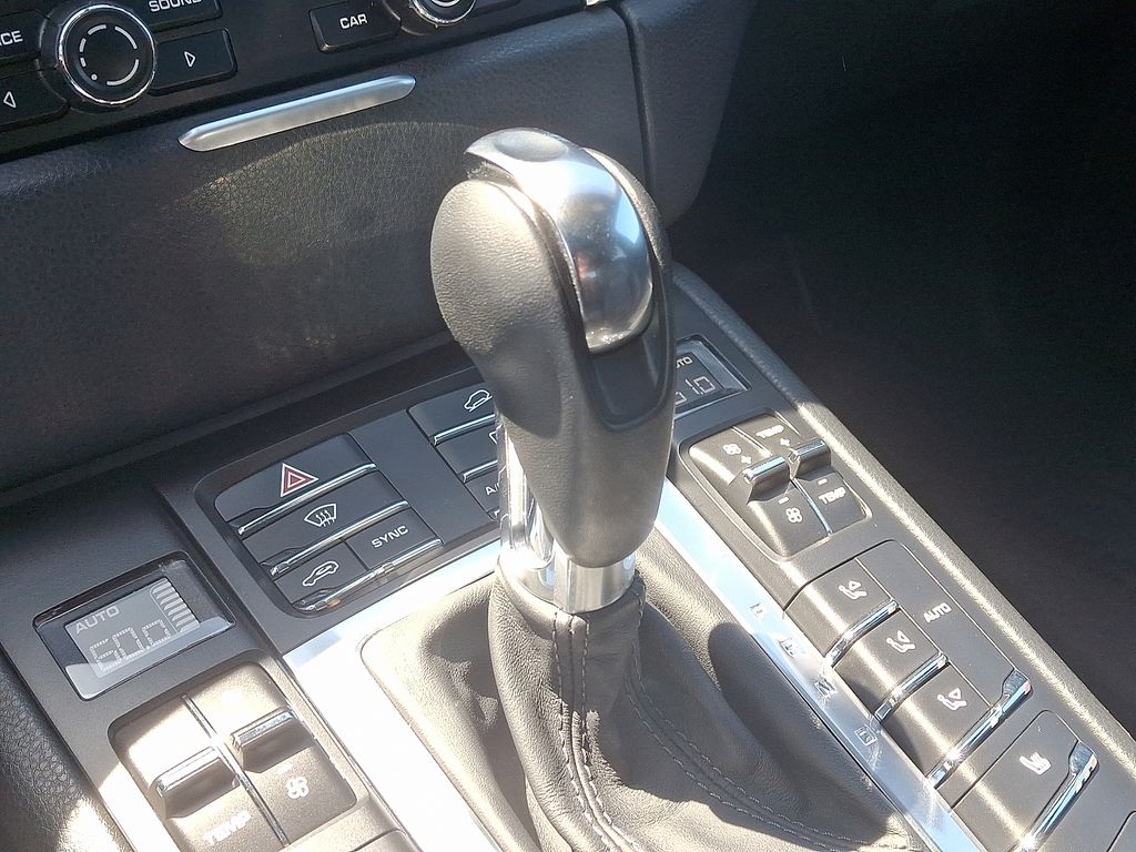 2015 Porsche Macan Turbo 19