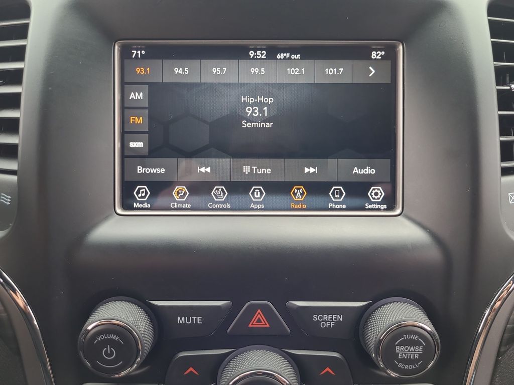 2021 Jeep Grand Cherokee Laredo 16