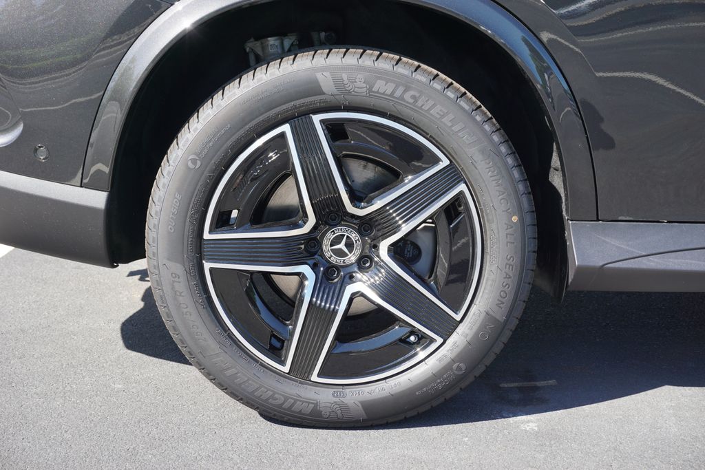 2025 Mercedes-Benz GLC 300 12