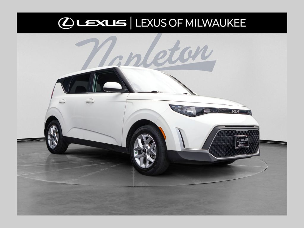 White 2025 Kia Soul LX FWD SUV / Crossover Front-Wheel Drive Continuously Variable Transmission