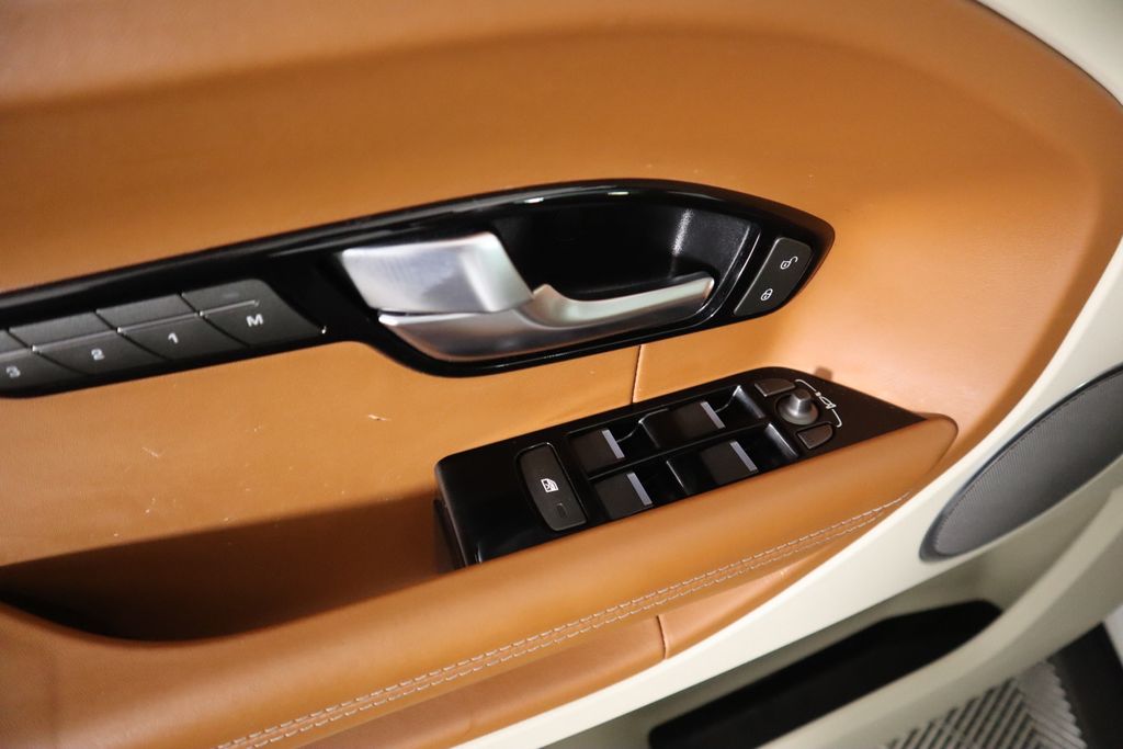 2014 Land Rover Range Rover Evoque Prestige 24