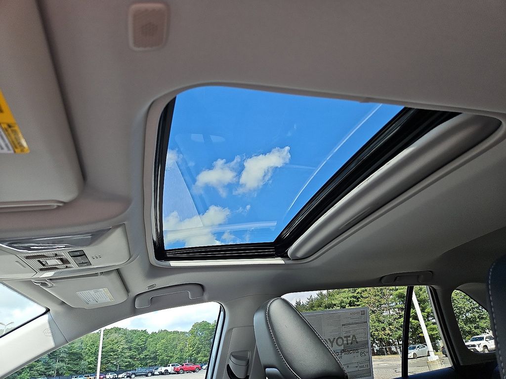 Thumbnail: 2025 Toyota RAV4 - 12