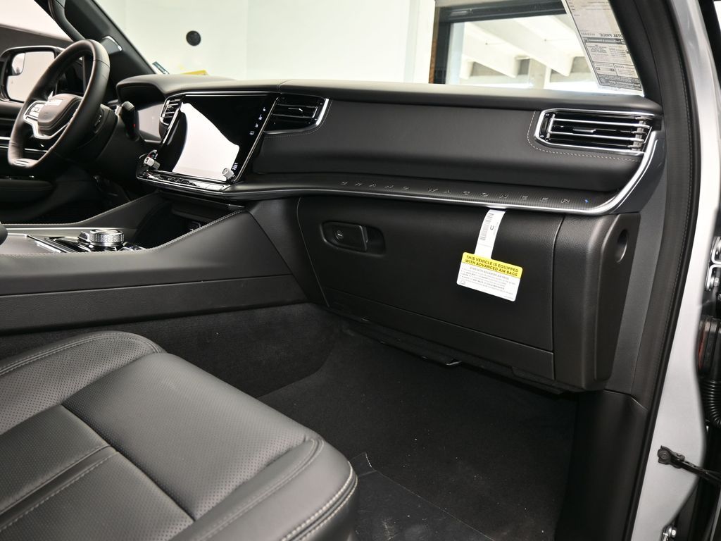 New 2026 Silver Zynith Jeep Summit Obsidian image 48