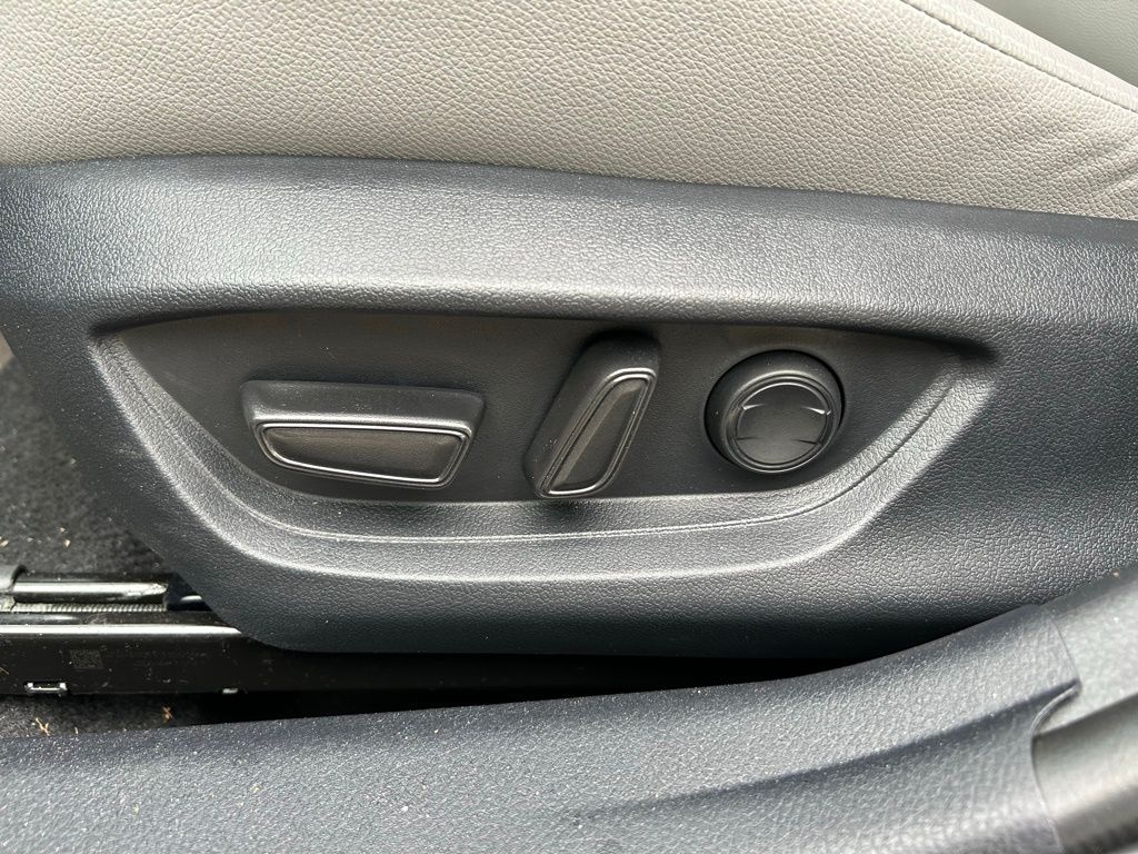 Thumbnail: 2025 Toyota Camry - 16