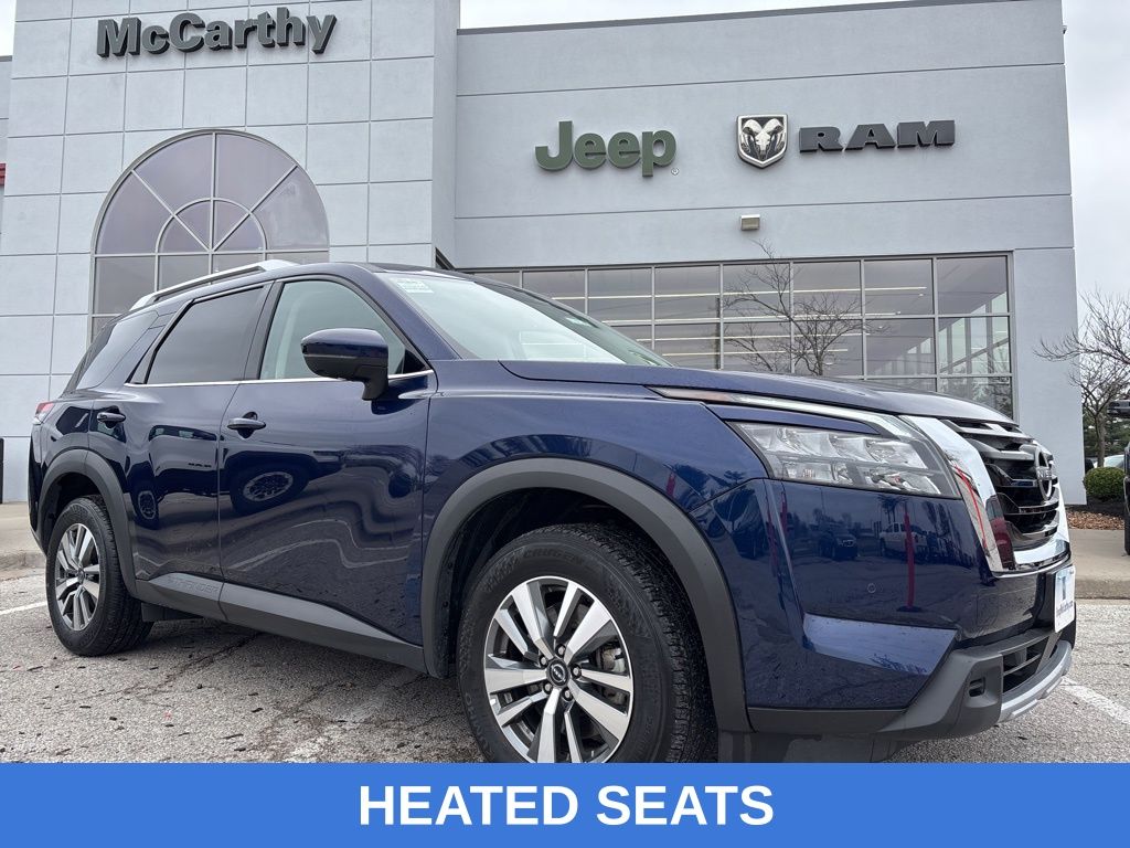 2025 Nissan Pathfinder SL 2WD's photo