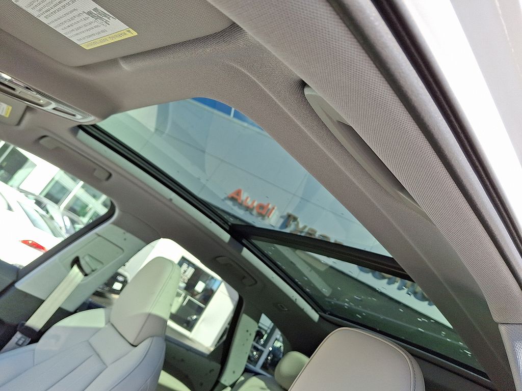 Thumbnail: 2025 Audi Q5 - 10