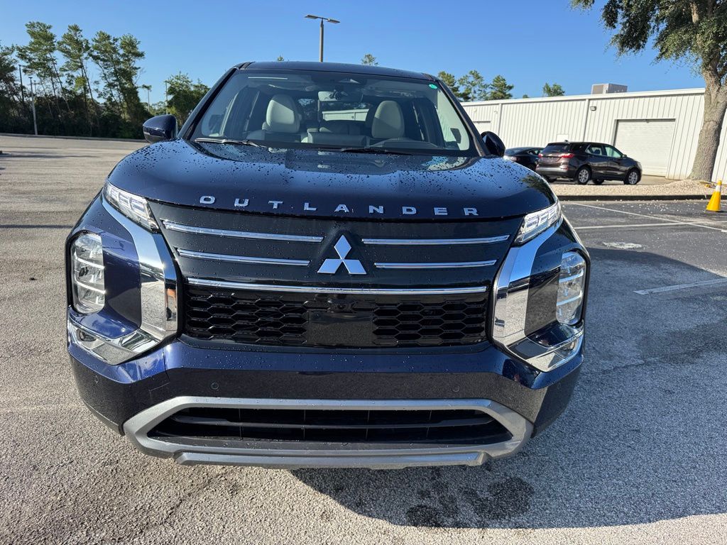 2025 Mitsubishi Outlander SE photo 2