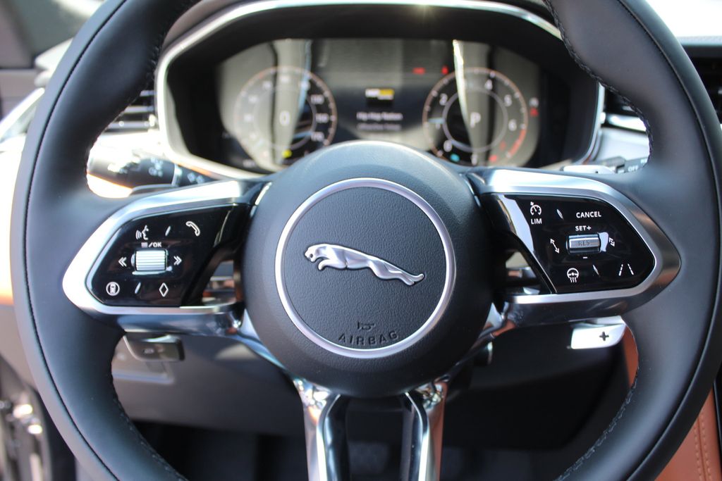 2026 Jaguar F-Pace R-Dynamic S - Photo 14