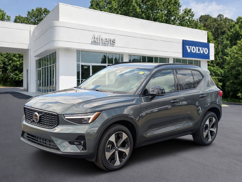 2026 Volvo XC40 B5 Plus AWD