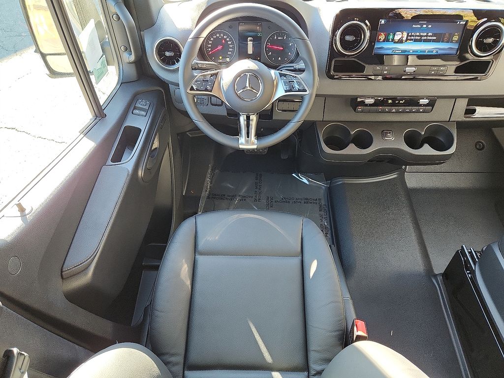 Thumbnail: 2025 Mercedes-Benz Sprinter - 8