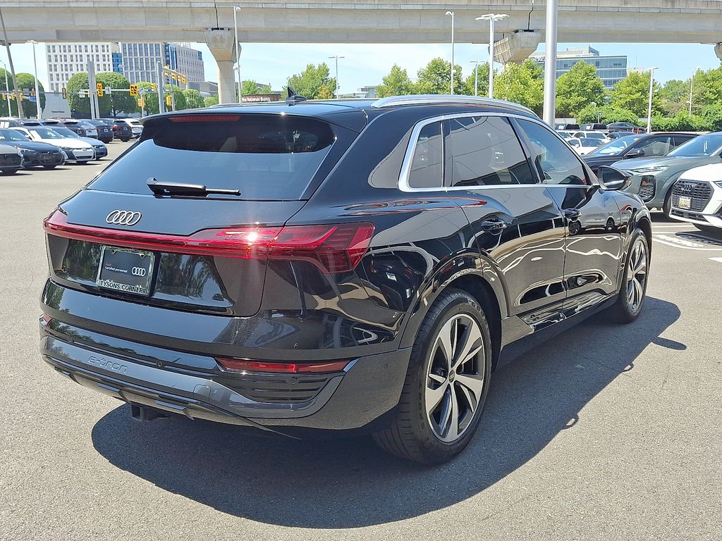 Thumbnail: 2024 Audi Q8 e-tron - 4