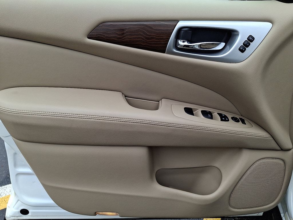 Thumbnail: 2019 Nissan Pathfinder - 12