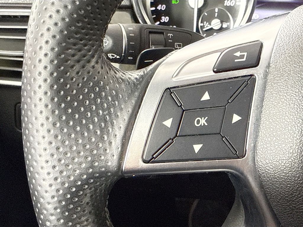 Thumbnail: 2015 Mercedes-Benz M-Class - 11