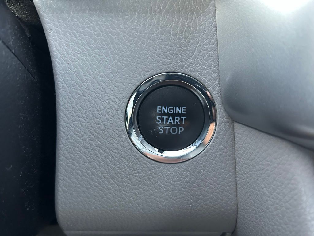 2017 Toyota Highlander SE 22