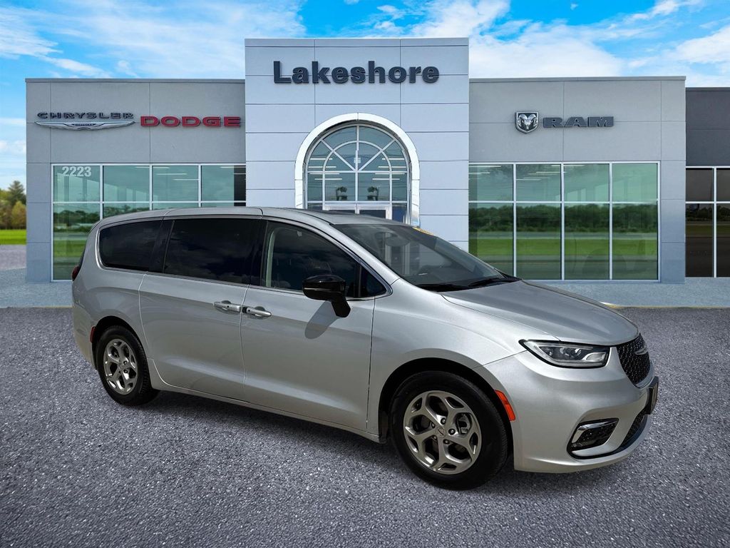 Silver Mist Clearcoat 2024 Chrysler Pacifica Minivan Front-Wheel Drive 9-Speed Automatic