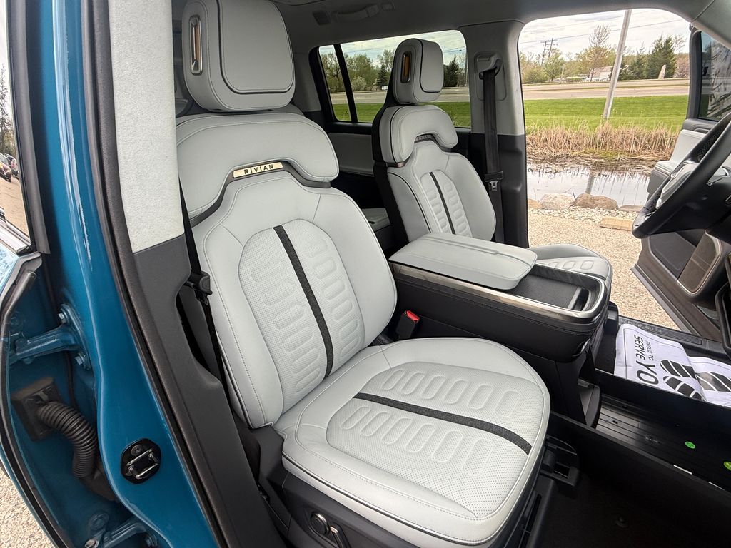 Rivian R1S