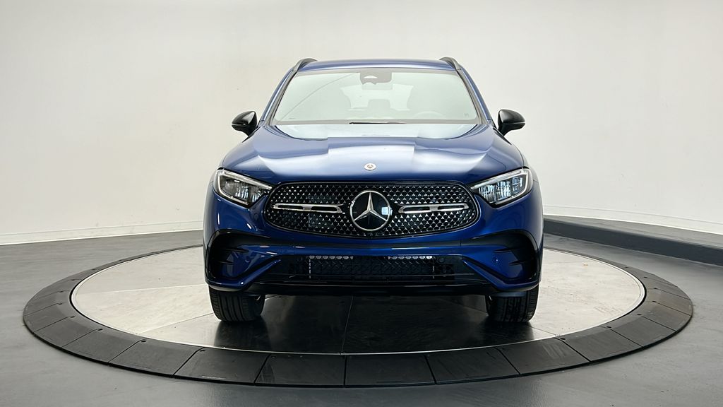 2025 Mercedes-Benz GLC 300 2