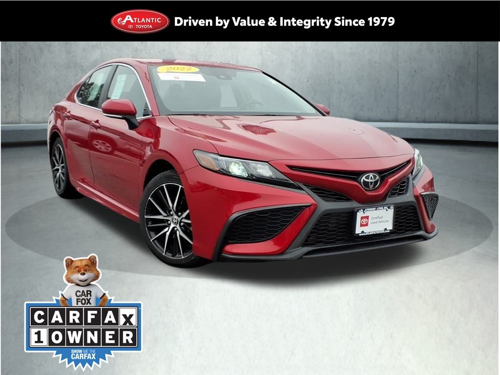 2022 Toyota Camry SE's photo
