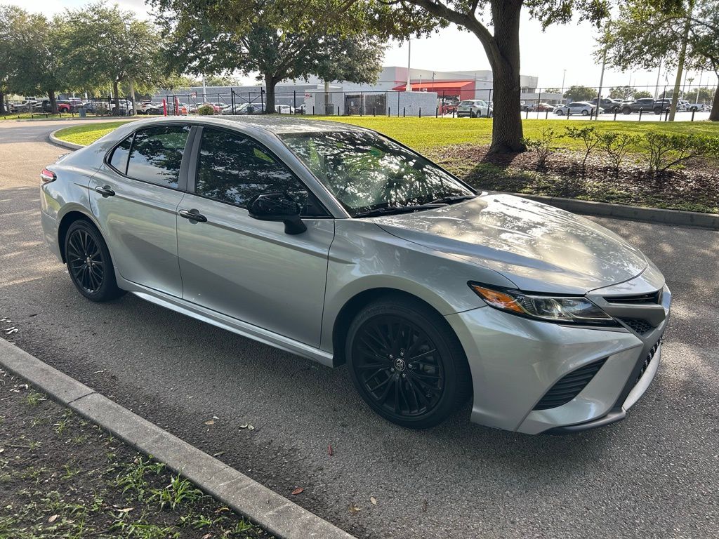 2020 Toyota Camry SE 7