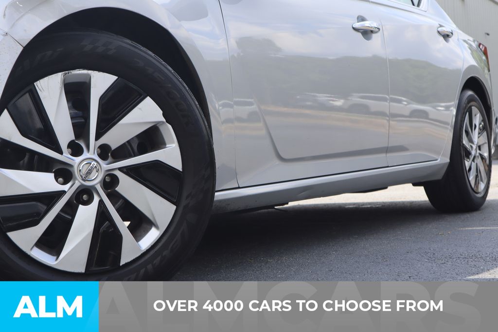 Used 2020 Silver Nissan 2.5 S image 3