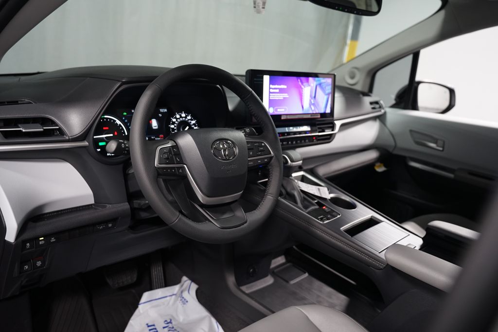 Thumbnail: 2025 Toyota Sienna - 11