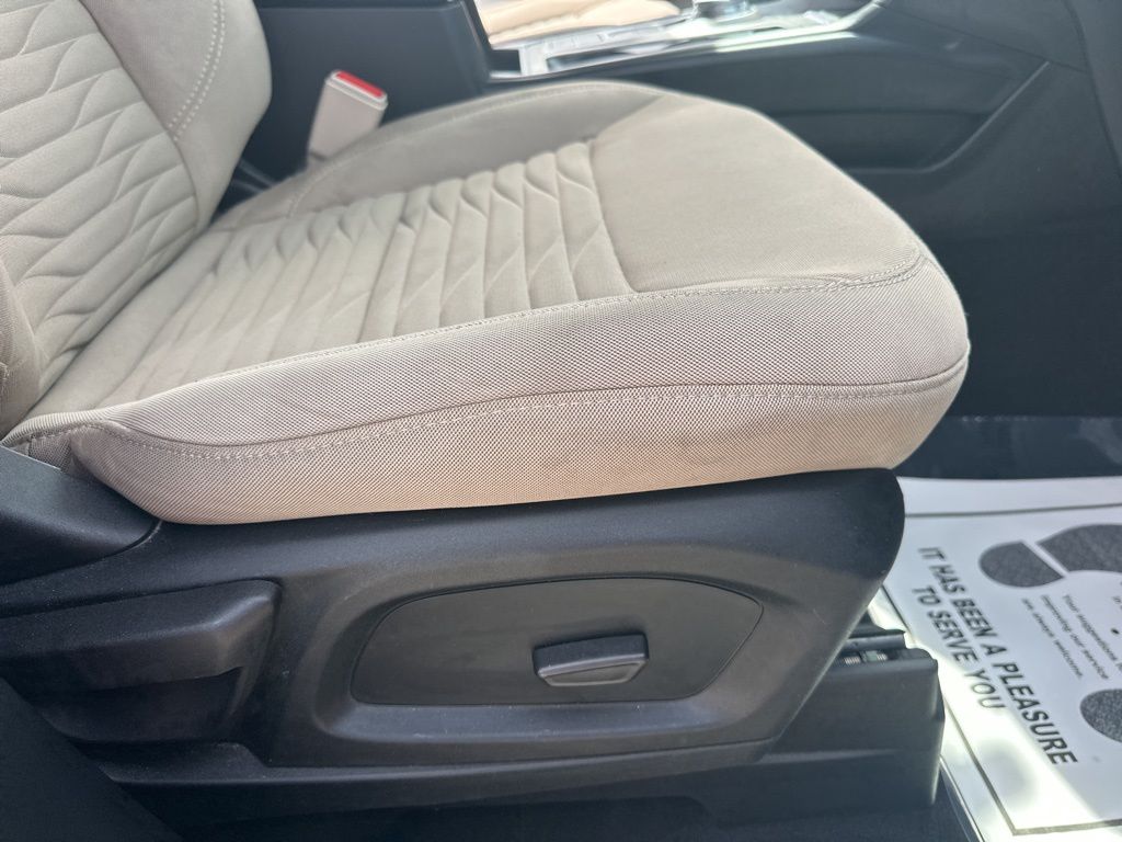 2020 Agate Black Metallic Ford Explorer XLT RWD SUV