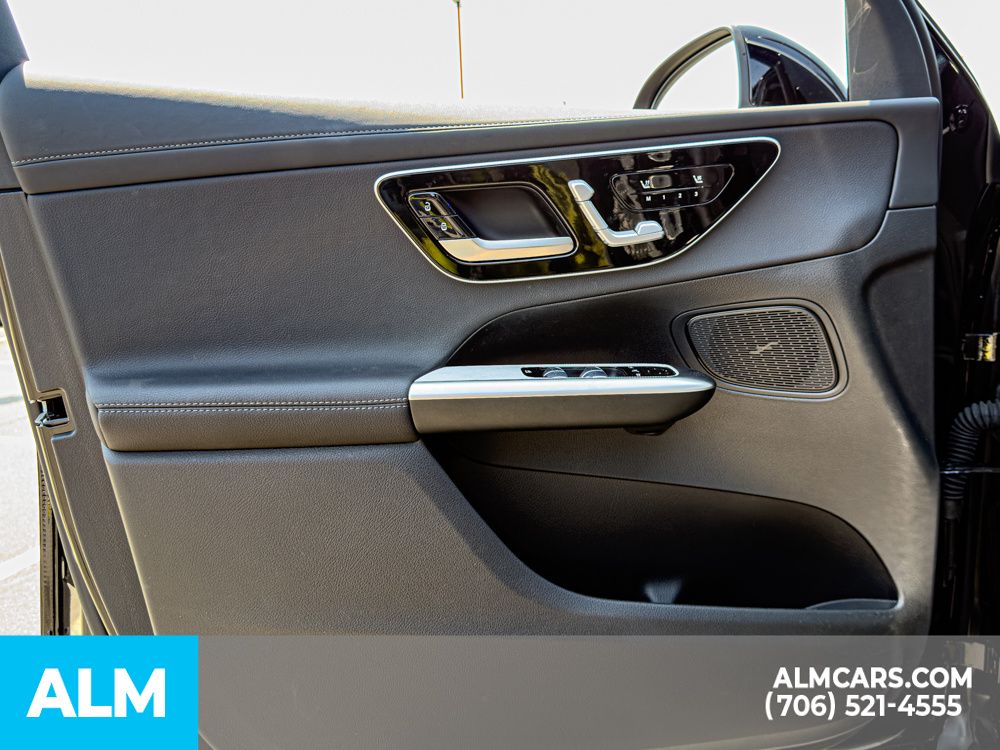 Used 2025 Black Mercedes-Benz GLC 300 image 9