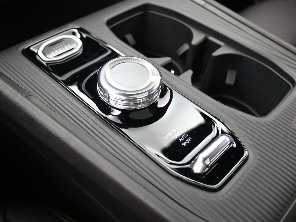 New 2026 Silver Zynith Clearcoat Jeep Overland image 20