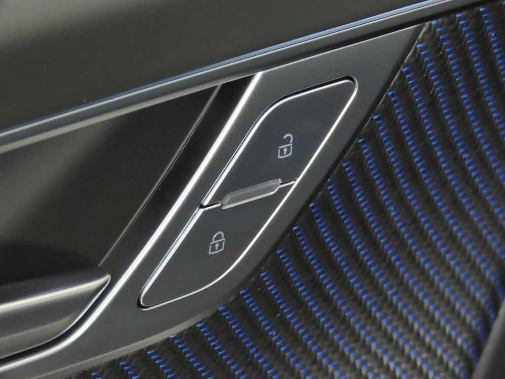Thumbnail: 2025 Audi RS 6 - 26