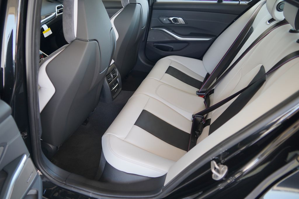 Thumbnail: 2027 BMW M3 - 21