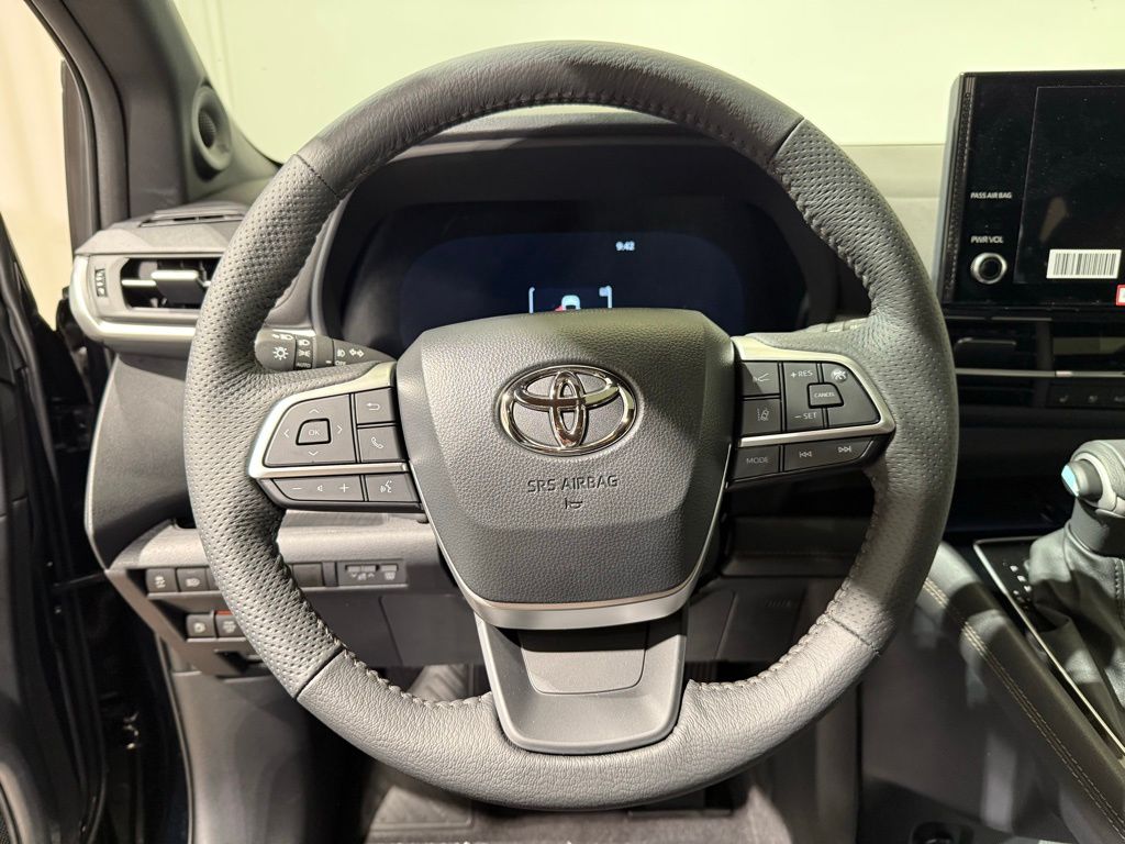 Thumbnail: 2025 Toyota Sienna - 26