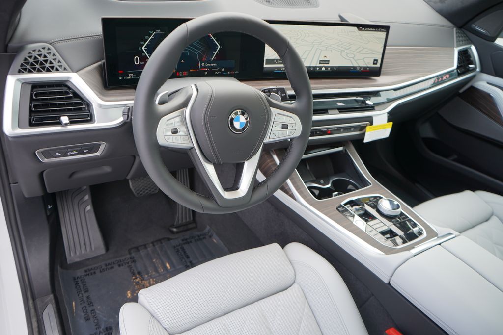 2025 BMW X7 xDrive40i 13