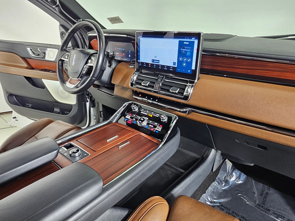 Thumbnail: 2022 Lincoln Navigator - 13