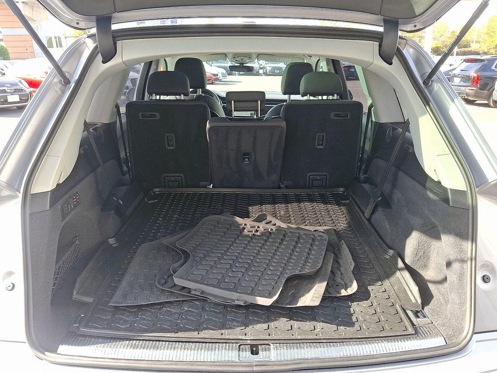 Thumbnail: 2022 Audi Q7 - 28