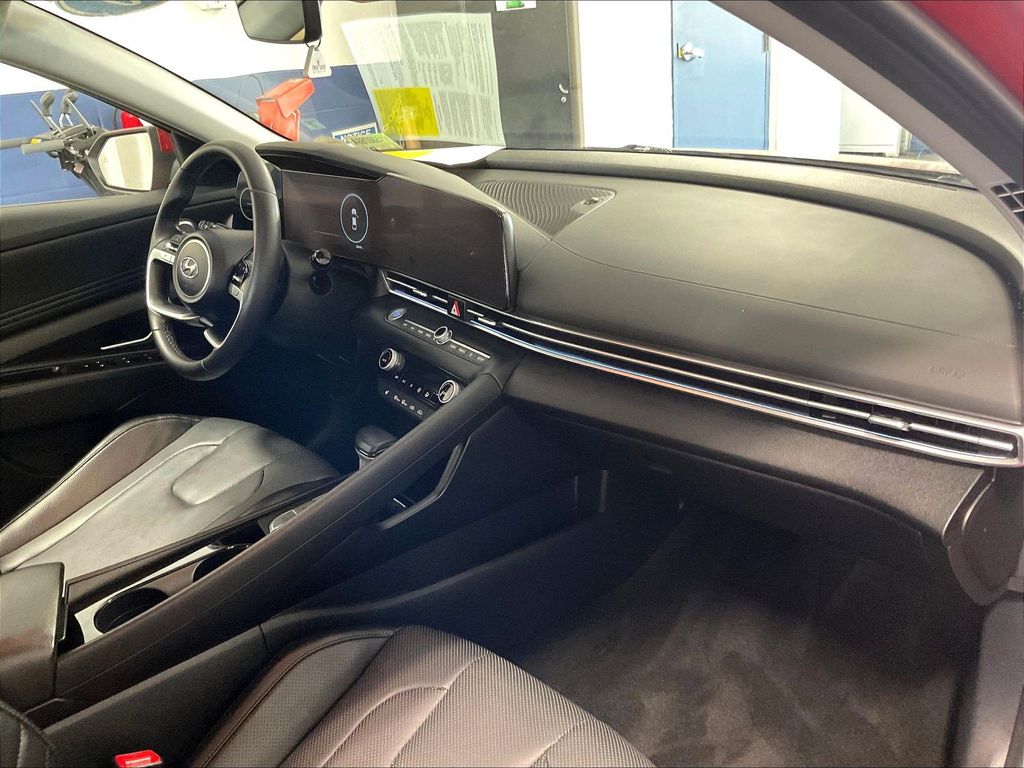 2023 Hyundai Elantra — photo 14