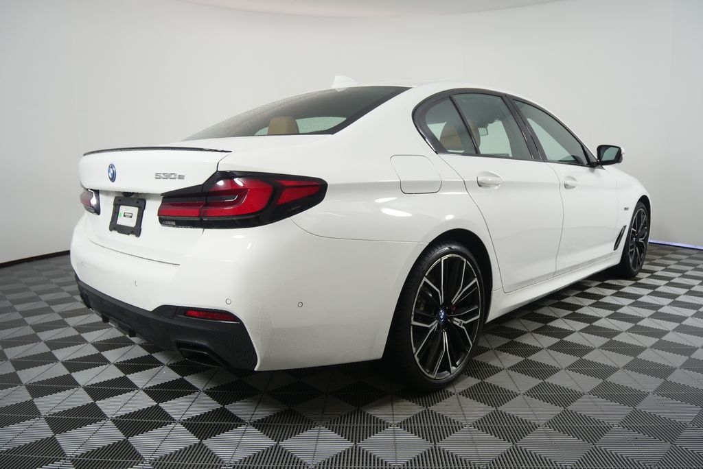 Thumbnail: 2023 BMW 5 Series - 3