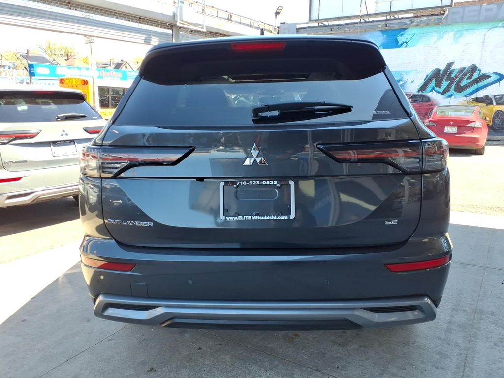 2026 Mitsubishi Outlander SE - Photo 6