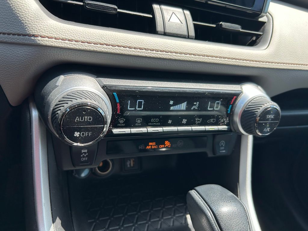 2023 Toyota RAV4 XLE 25